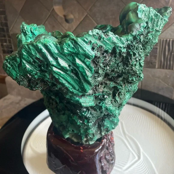 malachite,mineral crystal looks like has a vase like shape to it!One time offer - Picture 5 of 13